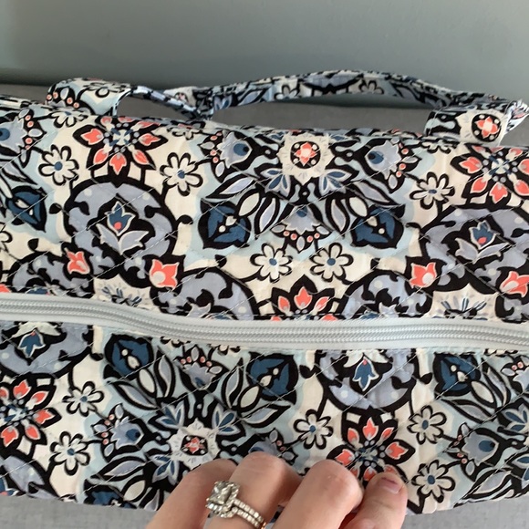 NWT vera bradley grand traveler libson medallion - Picture 7 of 13